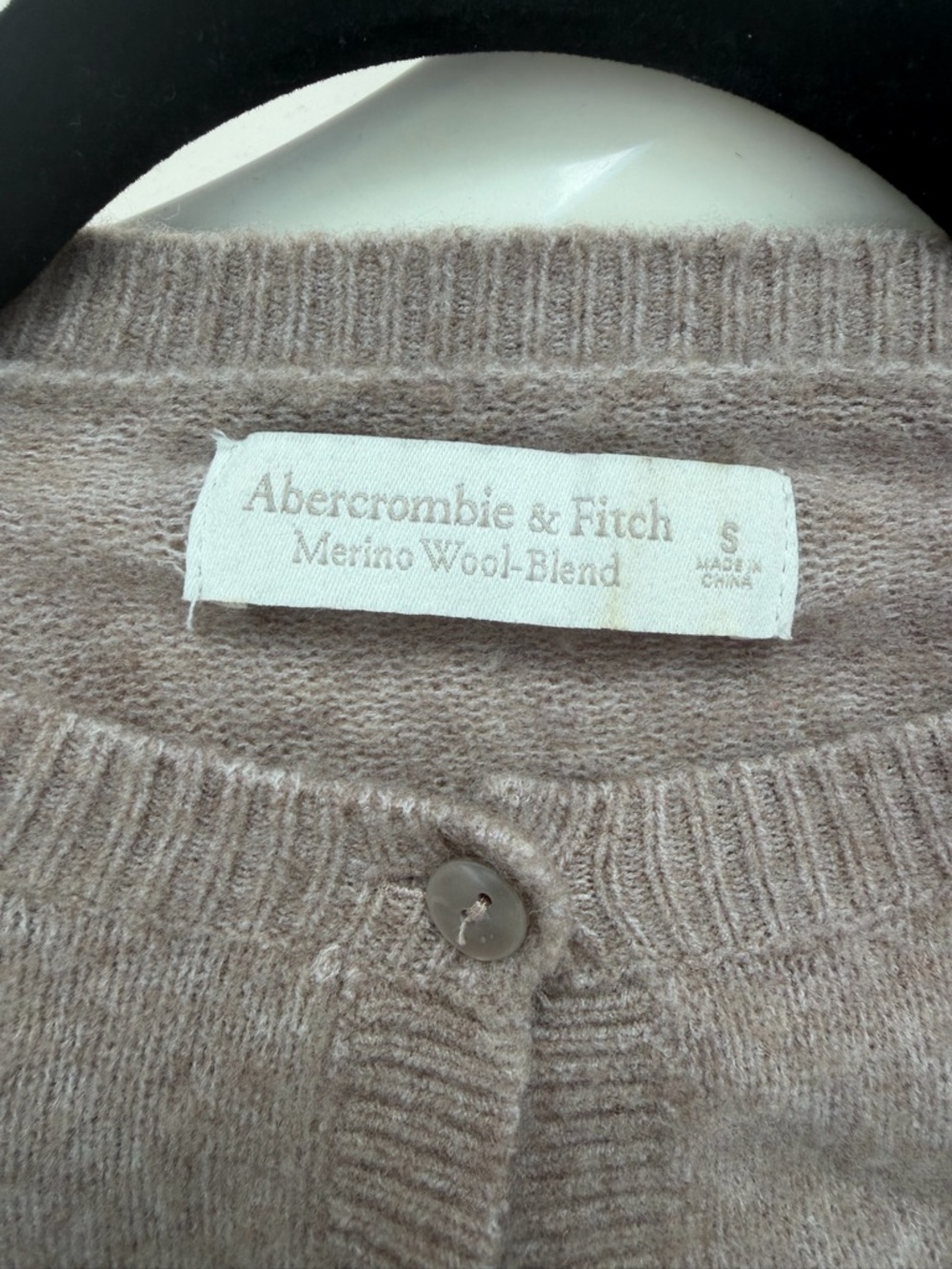 Abercrombie & Fitch Taupe Cropped Button-Front Women's Cardigan - Picture 5 of 5